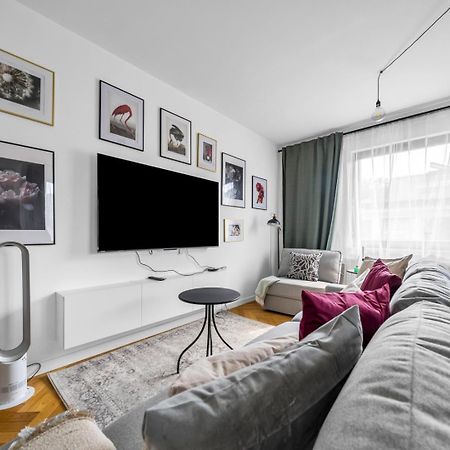Skierniewicka Apt - Parking, Workspace, Balcony - By Rentujemy Varşova Dış mekan fotoğraf