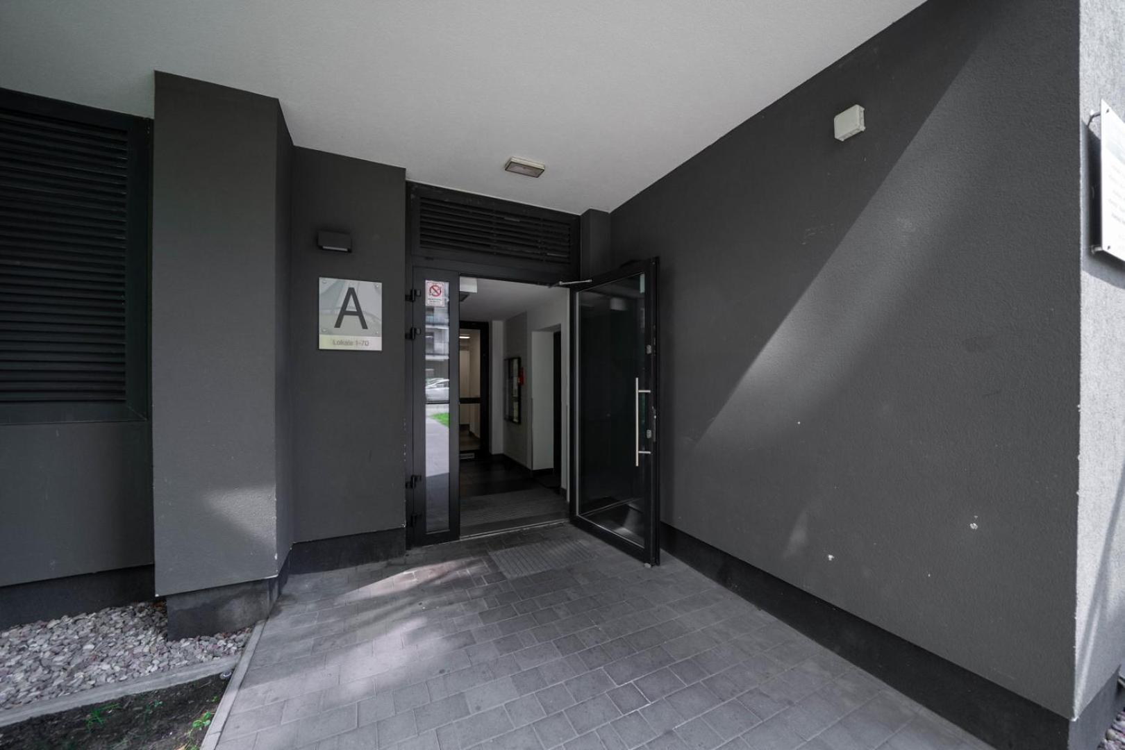 Skierniewicka Apt - Parking, Workspace, Balcony - By Rentujemy Varşova Dış mekan fotoğraf